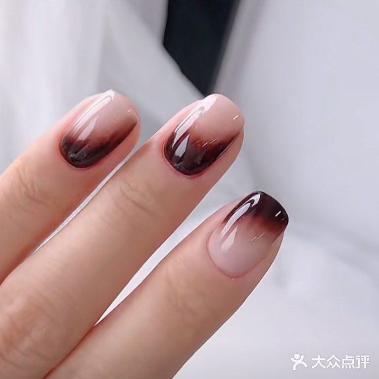 棕色系美甲咖啡加奶盖