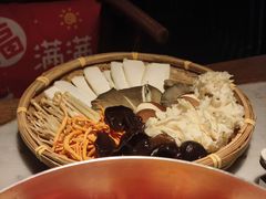 -尚尚仙·酸汤猪手·猪肚鸡火锅(华联万柳购物中心店)