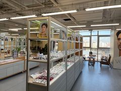 -无奔眼镜·蔡司·依视路授权店(马家堡店)