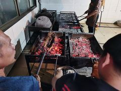 -黄记四更烤乳猪店