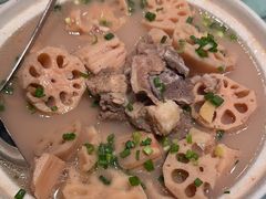 -帅巴人舅母子腊蹄民俗村
