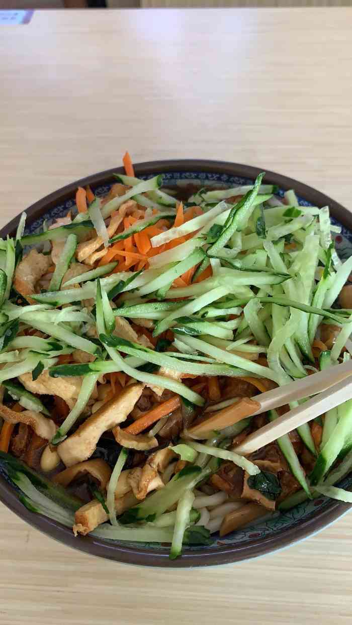 中山美食林(西康路店)-"前几天去的,感觉像学校的食堂,人比较少,.