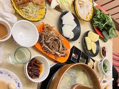 -洞庭洲·防空洞火锅·铜锅涮肉·烧烤(新百广场店)