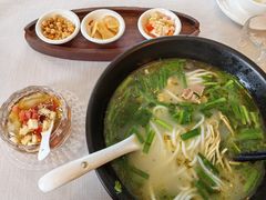 传统过桥米线-云腾食府·云南菜