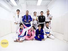 -菠萝格斗巴西柔术训练馆