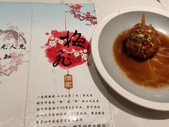 鸭蛋黄狮子头-梅飞酒家(名辉豪庭店)