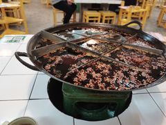 红汤锅底-石灰市老火锅(北滨路店)