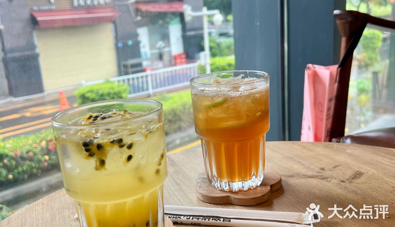 面包、咖啡都很好，唯独酒不给卖，不好[快哭了]