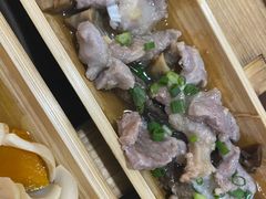 -胡须哥网红竹筒菜