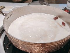 -洪氏嗨捞·广东猪肚鸡·椰子鸡火锅(西咸万象城店)