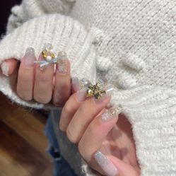 -花岐款式专研健康美甲沙龙