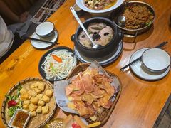 -老滇山寨•云南特色菜•地方菜•民族风情歌舞表演(金碧店)