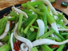 鱿鱼炒芹菜-台州老六海鲜面馆(上南总店)