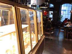 面包甜点陈列柜-黑草莓(重庆路店)