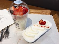 草莓酸奶-PARIS BAGUETTE巴黎贝甜(周浦万达店)