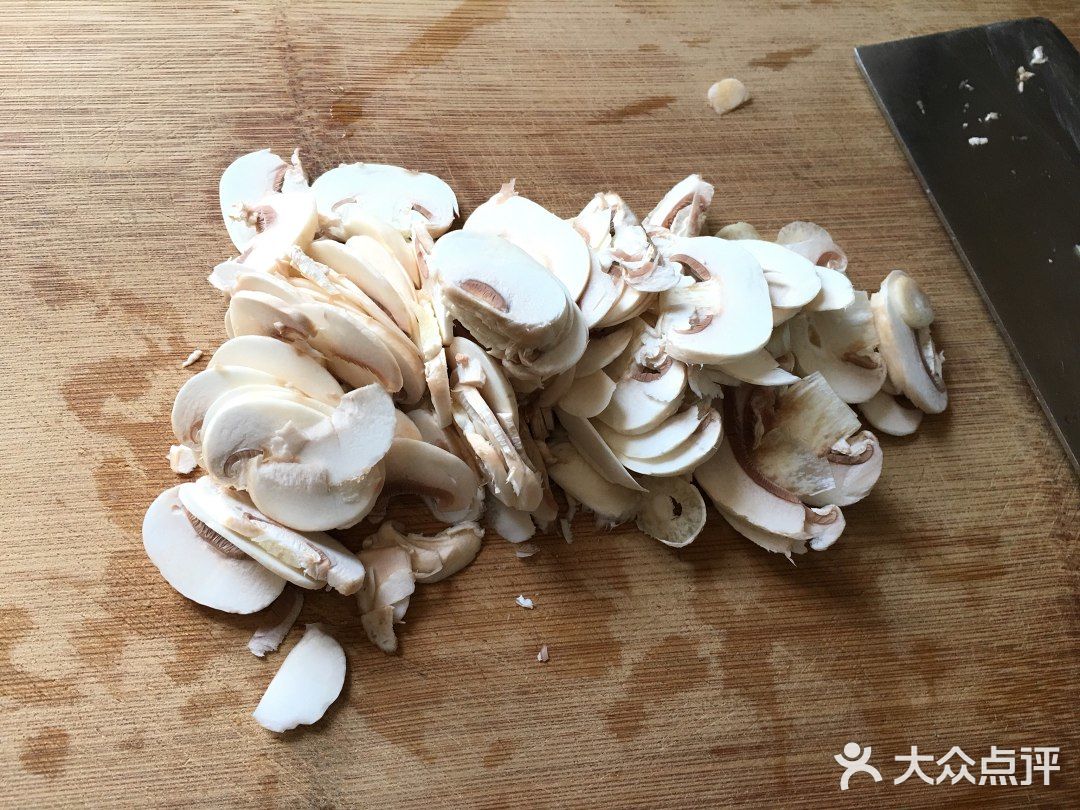 夏日新鲜味道之汤体浓稠蘑菇蛋花汤