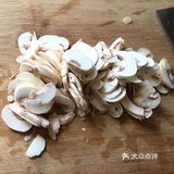 夏日新鲜味道之汤体浓稠蘑菇蛋花汤