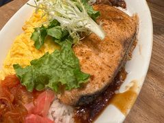 香煎三文鱼配元气欧姆蛋饭-玛格萝妮比萨屋(四平店)