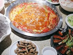 -茅草房·河畔园林火锅