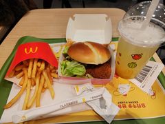 -麦当劳(轻轨曹杨路店)