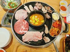 -江南猪肉商会无限续吃(弘大店)