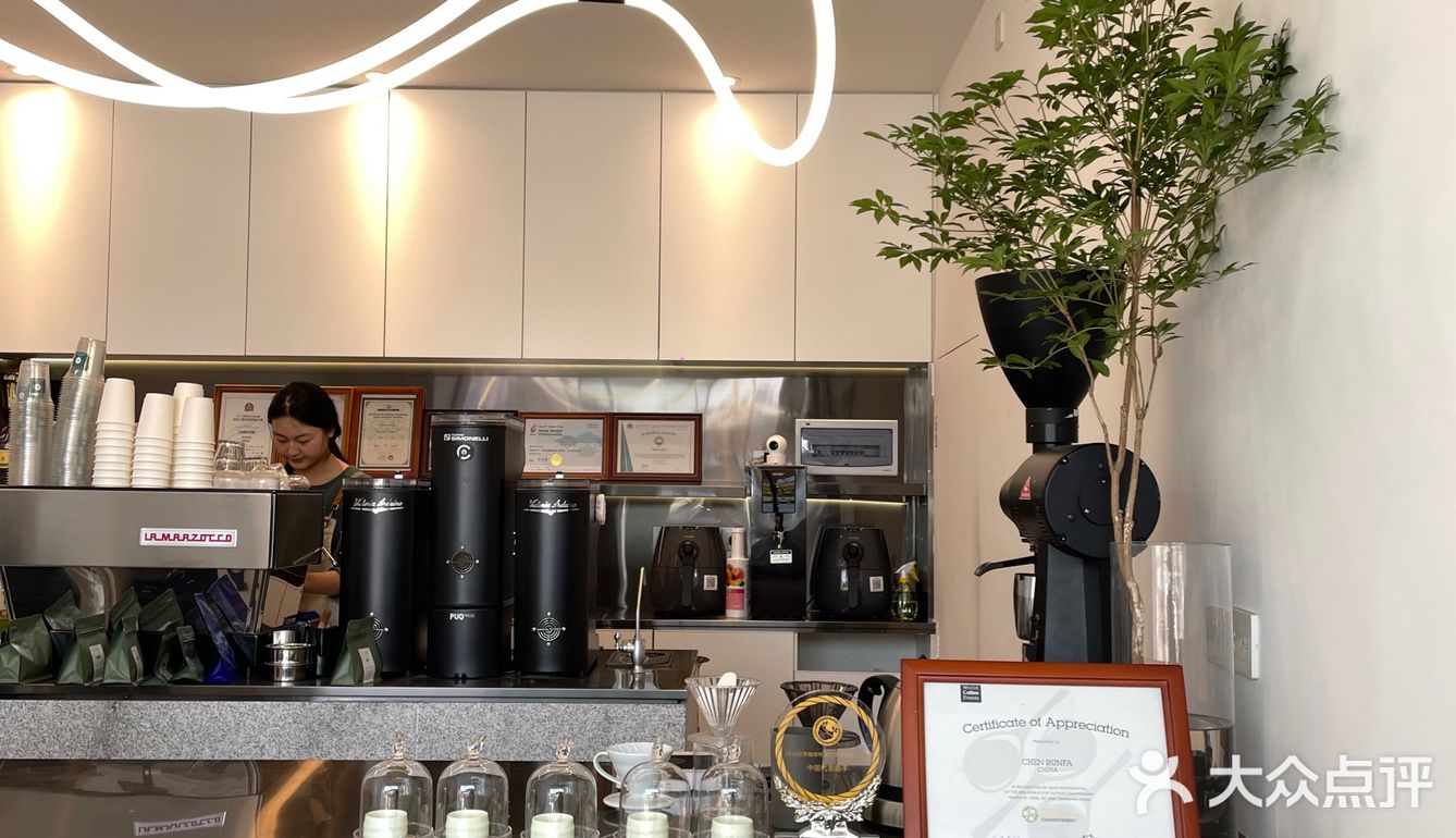 东莞探店▫️开在街角的简约咖啡店