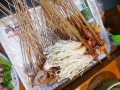 -两三事小郡肝串串香火锅(桂庙店)