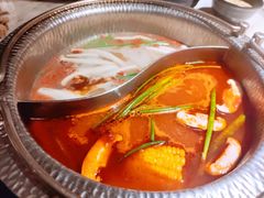 清汤番茄鸳鸯锅-火炉火自助餐(西直门凯德MALL店)