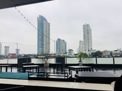 -曼谷湄南河畔华美达广场酒店