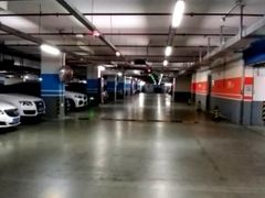 -绿地缤纷城-停车场