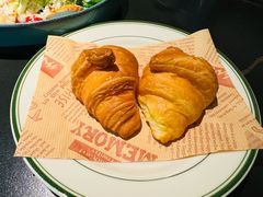 法式黄油牛角包-404干式熟成牛排馆•聚会餐厅