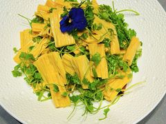 香芹苗拌鲜腐竹-北平食府·北京烤鸭(北京西站六里桥店)