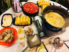 -鲜入围煮花胶鸡海鲜火锅