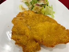崇明生态猪炸猪排配辣酱油-红房子西菜馆(淮海中路店)