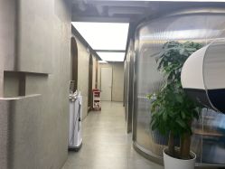 -变画·发型STUDIO