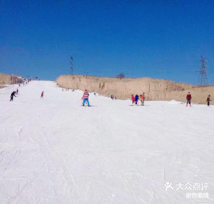 卧龙山国际滑雪场图片