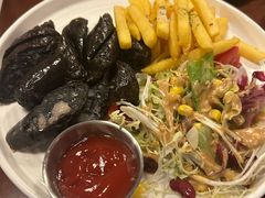 香肠薯条拼盘-mordew加州日记西餐&小酒馆(新天地店)