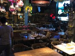 大堂-胡桃里音乐餐厅(陶溪川店)(川湘赣菜·世界百大酒庄直供红酒·音乐表演)