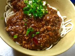 炸酱拌面-老上海食惠裡小籠包生煎包