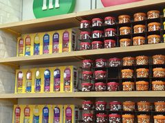 -m豆巧克力世界(上海世茂广场店)