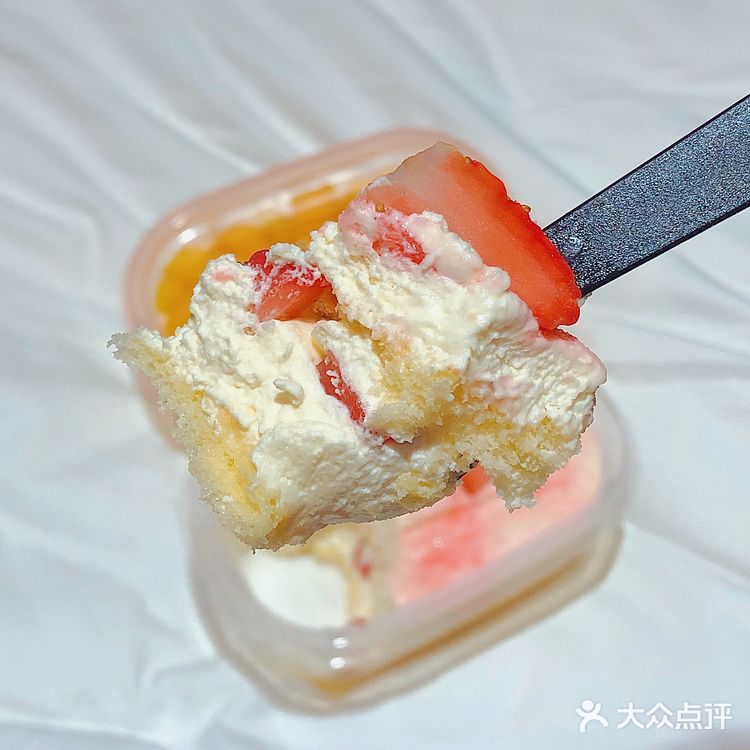 这家甜品店性价比忒高了!!