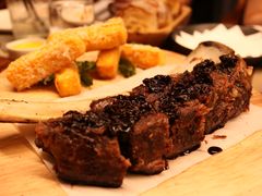 酥脆牛肋排，炸玉米条，烟熏辣椒红酒酱-Mercato莫卡多露台餐厅与酒吧(K11店)