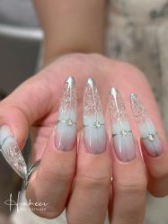 -花岐款式专研健康美甲沙龙