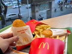 -麦当劳(龙洞店)