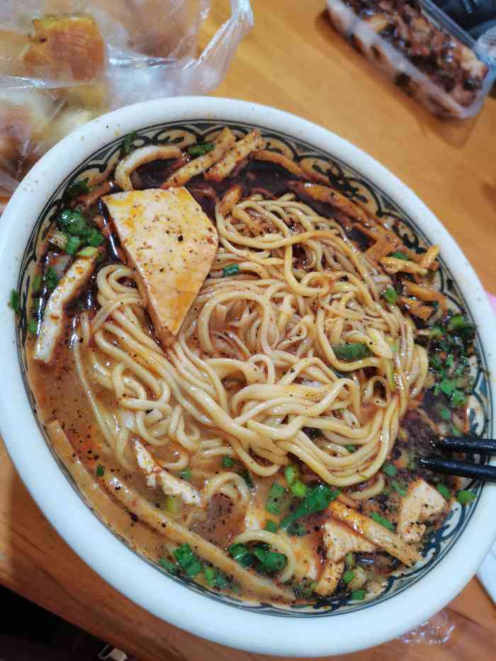 第一次吃!没想到咸汤面这么好吃 认准候二咸汤面了