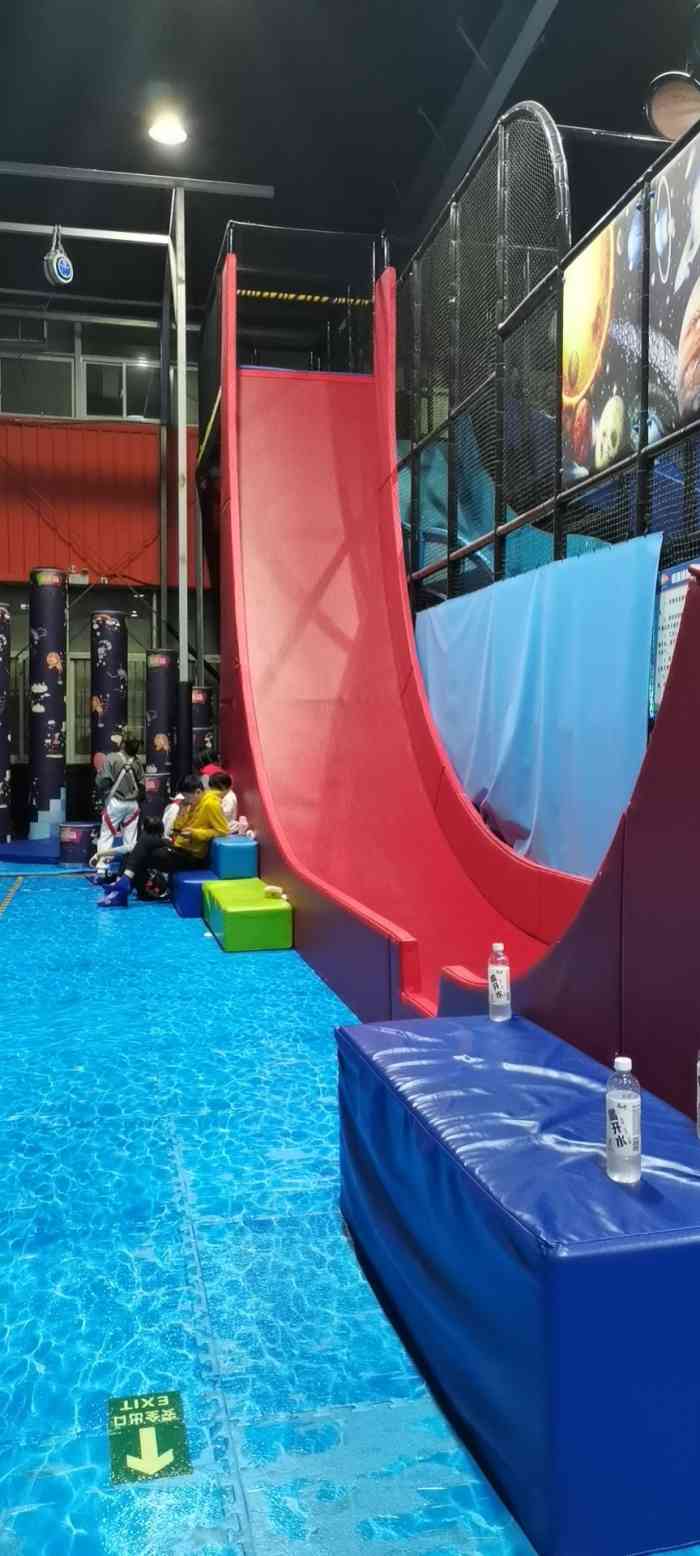 多乐岛蹦床公园杭州店