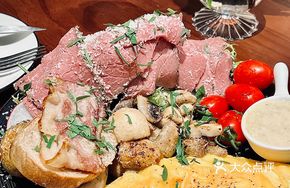 Low-Temperature Slow-Cooked Beef Meal