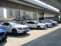 -佘山地铁站-停车场