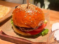 -三勾JJJ Burger&Coffee(梅溪湖店)