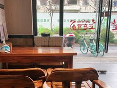 靠窗位-老外婆本帮面(塔城路店)